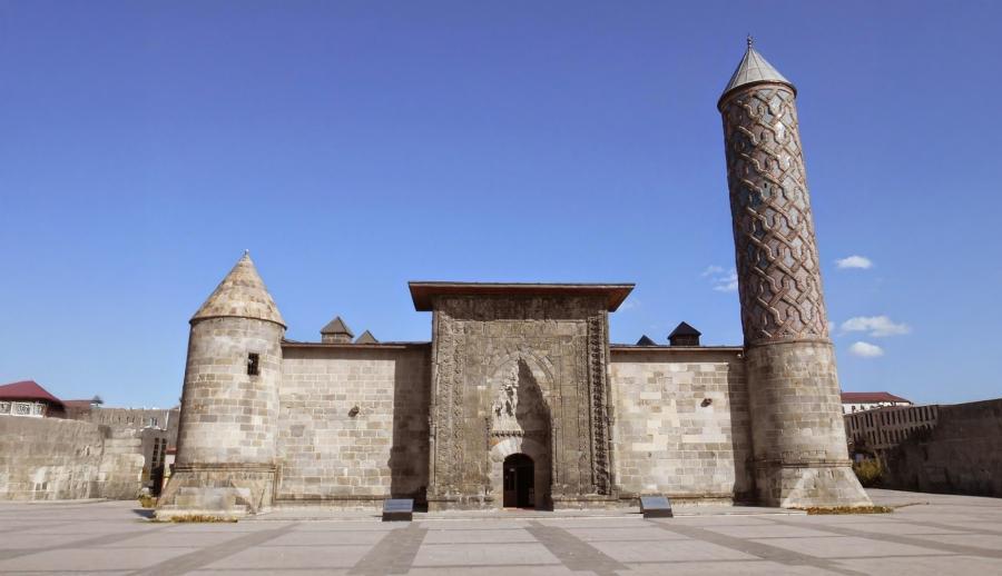 Uçaklı Kafkas Üçgeni Doğu Ekspresi Van Nahçıvan Kars Turu ( Uçakla Gidiş Dönüş ) — 6/12