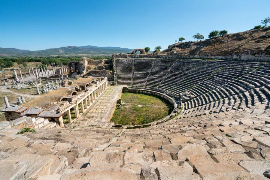 Günübirlik Afrodisias Antik Kenti & Işıklı Göl Turu — 5/7
