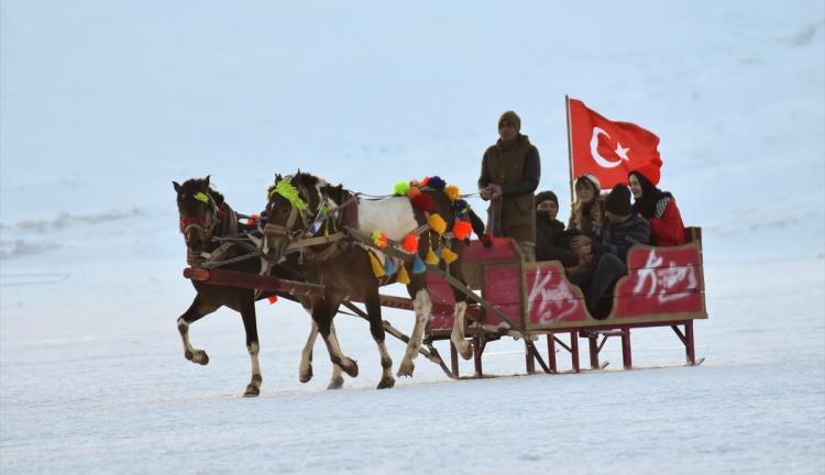 Gezi Tutkunları ile Uçaklı Doğu Ekspresi Turu: Van, Kars, Erzurum — 2/21