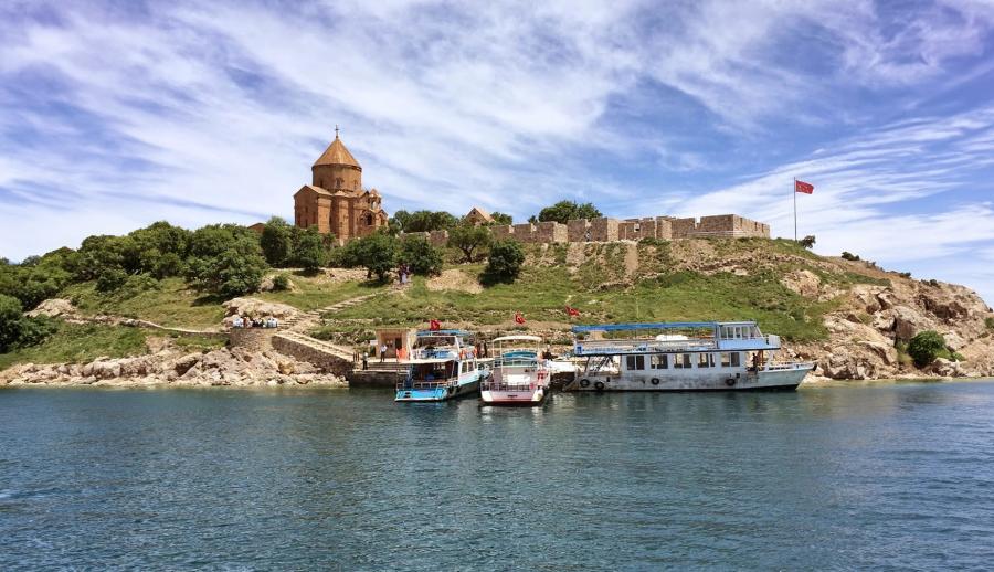 Gezi Tutkunları ile Uçaklı Doğu Ekspresi Turu: Van, Kars, Erzurum — 6/21