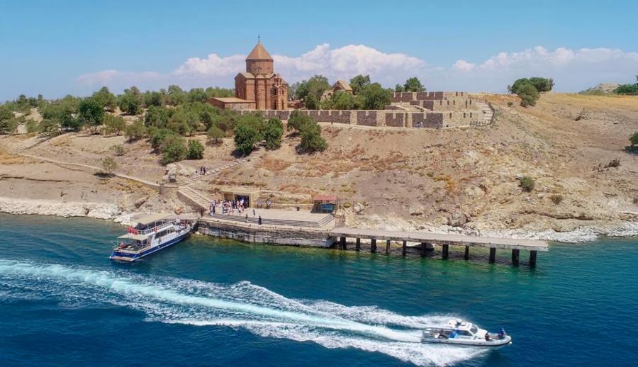 Uçakla Kafkas Üçgeni: Doğu Ekspresi ile Van, Nahçıvan ve Kars Turu — 4/21