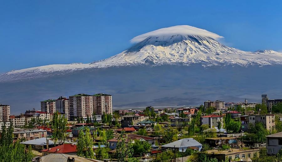 Uçakla Kafkas Üçgeni: Doğu Ekspresi ile Van, Nahçıvan ve Kars Turu — 10/21