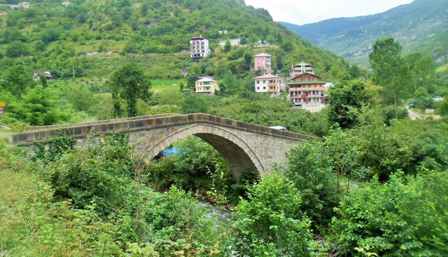 Gezi Tutkunları ile Uçaklı Doğu Karadeniz ve Batum Turu (4 Gece) — 11/21