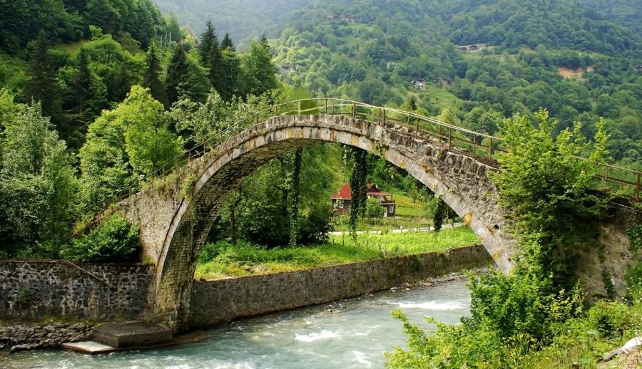 Gezi Tutkunları ile Uçaklı Doğu Karadeniz ve Batum Turu (4 Gece) — 19/21