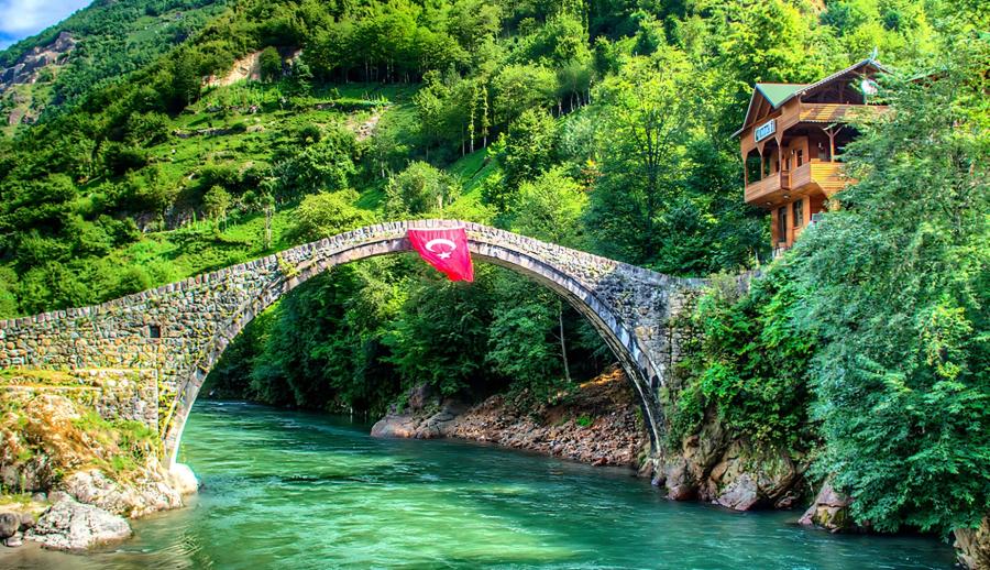 Uçakla Doğu Karadeniz ve Gürcistan Turu: Batum, Tiflis, Kars ve Erzurum — 8/21